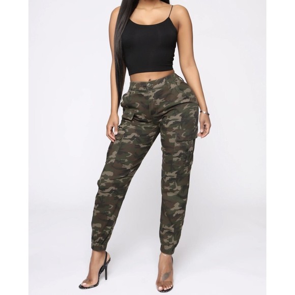FASHION NOVA WOMEN'S ARMY CAMO CARGO PANTS CADET KIM GREEN SZ XS - Picture 1 of 16